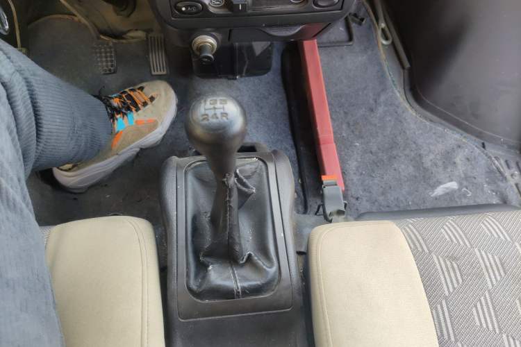 Used Wuling Rongguang 2011 1.2L Base Version
