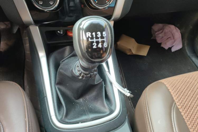 Used Isuzu D-MAX 2018 2.5T Four-Wheel Drive Base Version JE4D25Q5A
