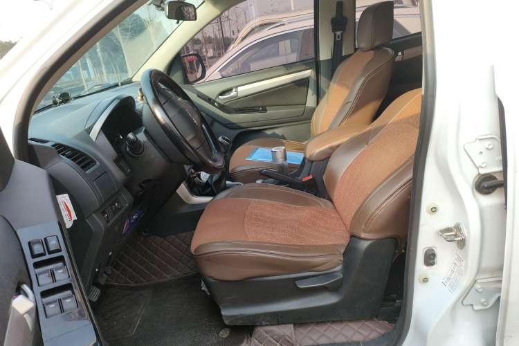 Used Isuzu D-MAX 2018 2.5T Four-Wheel Drive Base Version JE4D25Q5A
