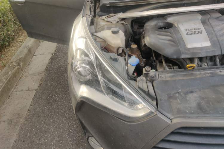 Used Hyundai Veloster 2012 1.6T Automatic Luxury Edition Right Front Headlight