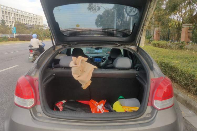 Used Hyundai Veloster 2012 1.6T Automatic Luxury Edition Trunk