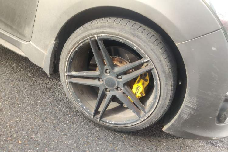 Used Hyundai Veloster 2012 1.6T Automatic Luxury Edition Right Front Wheel Hub