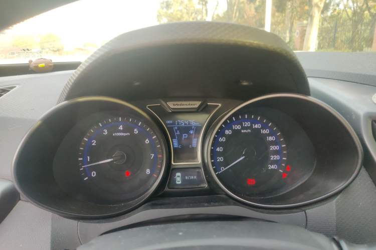 Used Hyundai Veloster 2012 1.6T Automatic Luxury Edition Odometer Close Up