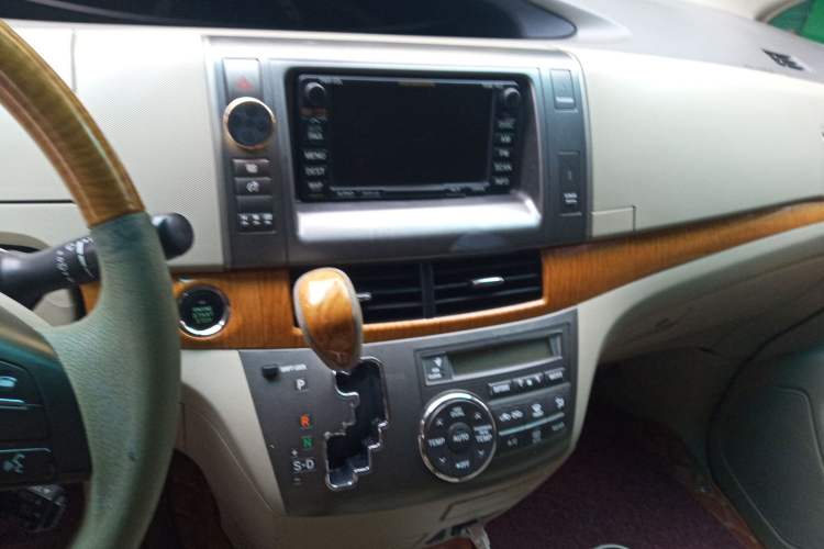 Used Toyota Previa 2006 2.4L 7-Seater Luxury Edition
