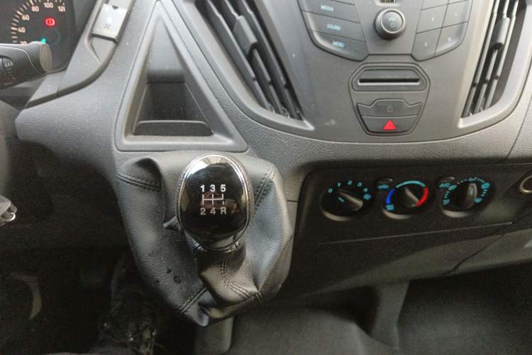 Used Ford Transit 2020 2.0T Gasoline Commercial & Travel Version Mid-Drive Mid-Roof 10–12 Seats China VI Standard