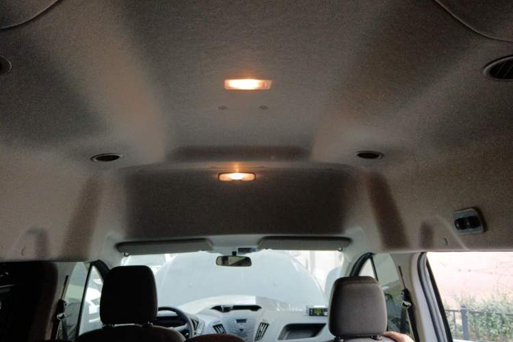 Used Ford Transit 2020 2.0T Gasoline Commercial & Travel Version Mid-Drive Mid-Roof 10–12 Seats China VI Standard