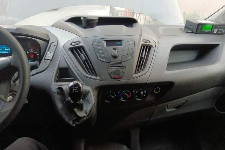 Used Ford Transit 2020 2.0T Gasoline Commercial & Travel Version Mid-Drive Mid-Roof 10–12 Seats China VI Standard