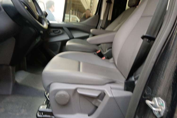 Used Ford Transit 2020 2.0T Gasoline Commercial & Travel Version Mid-Drive Mid-Roof 10–12 Seats China VI Standard