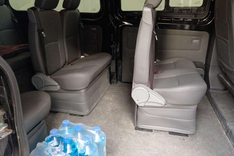 Used Ford Transit 2020 2.0T Gasoline Commercial & Travel Version Mid-Drive Mid-Roof 10–12 Seats China VI Standard