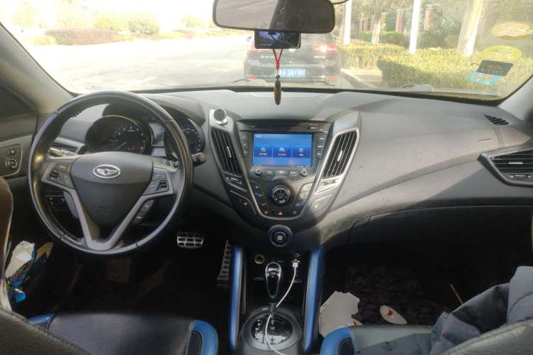 Used Hyundai Veloster 2012 1.6T Automatic Luxury Edition Center Console