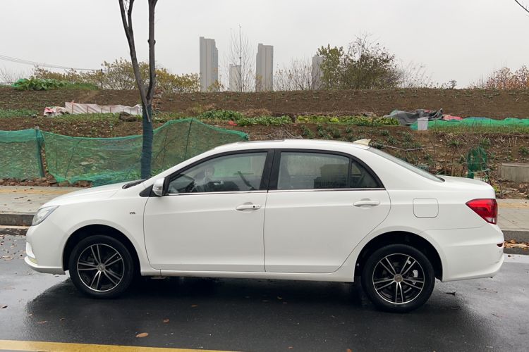 Used BYD Surui 2015 Revised Version 1.5L Manual Luxury Edition
