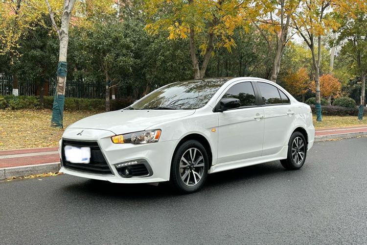Used Mitsubishi Lancer EX 2016 1.8L CVT Black-and-White Retro Edition