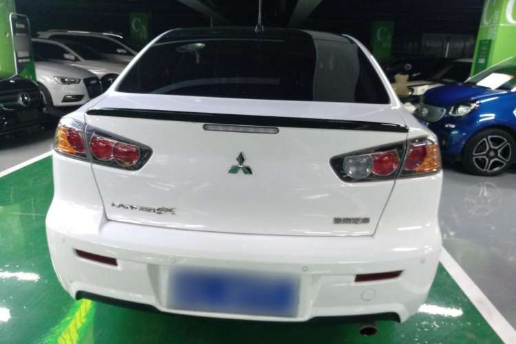 Used Mitsubishi Lancer EX 2016 1.8L CVT Black-and-White Retro Edition