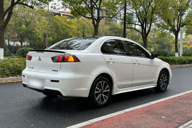Used Mitsubishi Lancer EX 2016 1.8L CVT Black-and-White Retro Edition