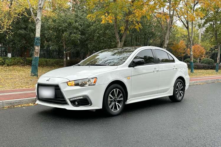 Used Mitsubishi Lancer EX 2016 1.8L CVT Black-and-White Retro Edition