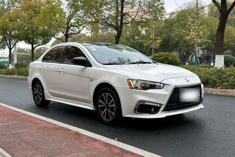 Used Mitsubishi Lancer EX 2016 1.8L CVT Black-and-White Retro Edition