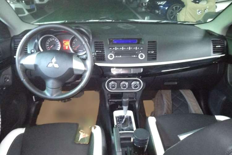 Used Mitsubishi Lancer EX 2016 1.8L CVT Black-and-White Retro Edition