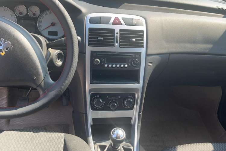 Used Peugeot 307 2012 Hatchback 1.6L Manual Comfort Edition
