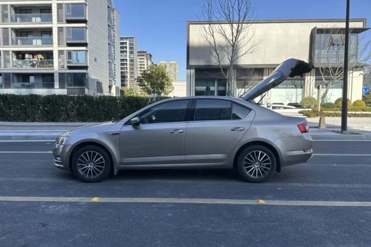 Used Skoda Octavia 2018 TSI230 DSG Luxury Edition
