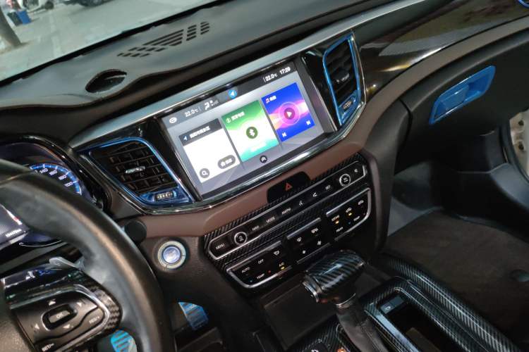 Used GAC Trumpchi GS8 2017 320T Two-Wheel Drive Luxury Smart Connectivity Version (7 Seats)