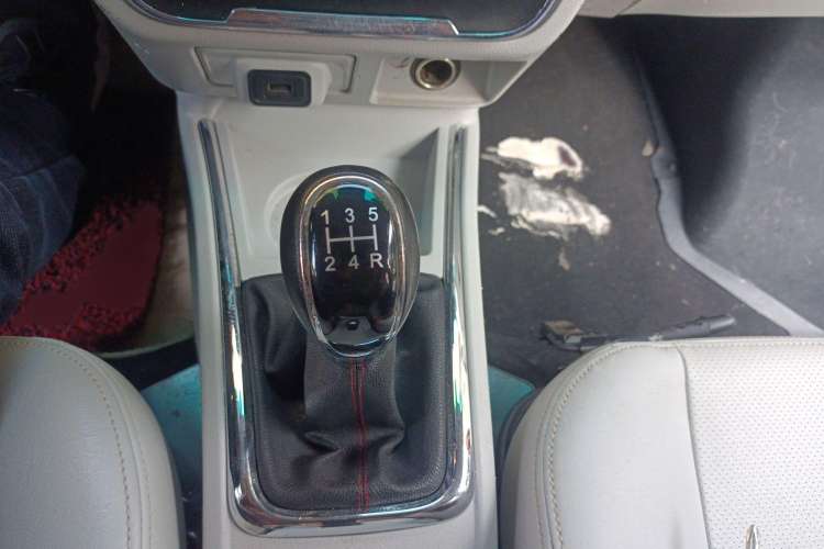 Used Jinbei New Hiace S 2021 1.6L Business Central Air-Conditioned Coach China VI Standard SWD16M
