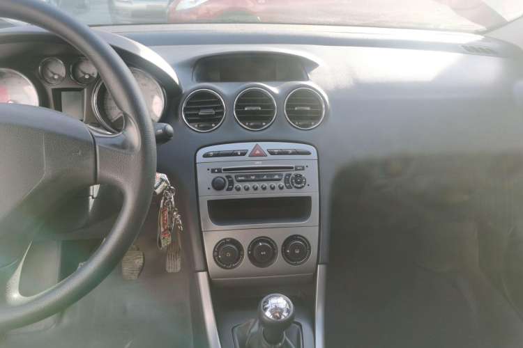 Used Peugeot 408 2011 2.0L Manual Comfort Edition
