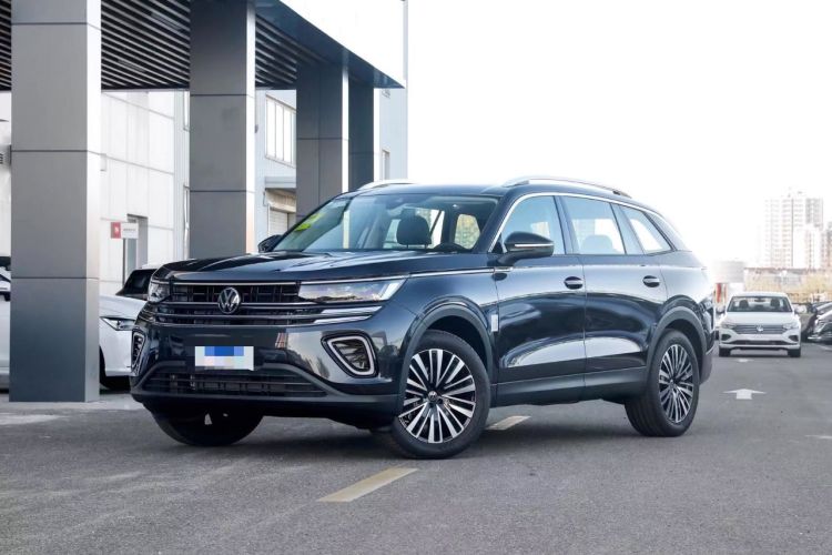 Used Volkswagen Tavendor 2023 330TSI Luxury Touring Edition