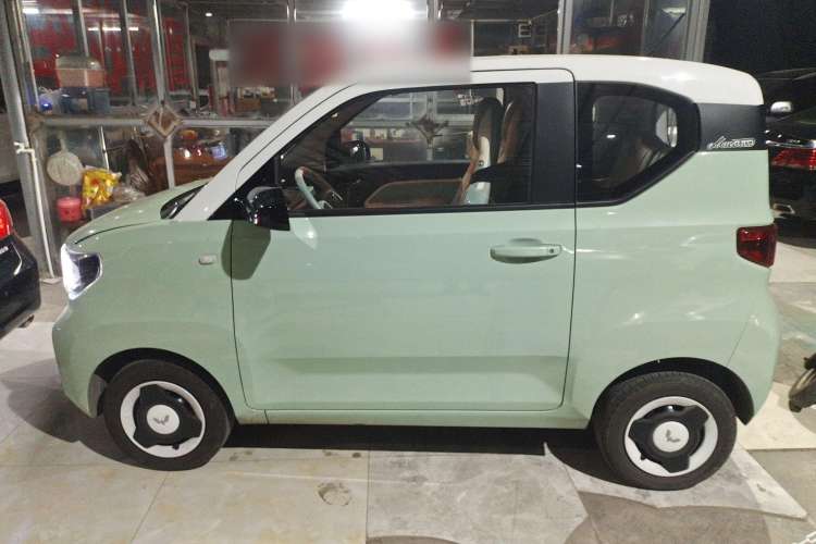 Used Wuling Hongguang MINIEV 2021 Macaron Sandwich Model 120 km Lithium Iron Phosphate