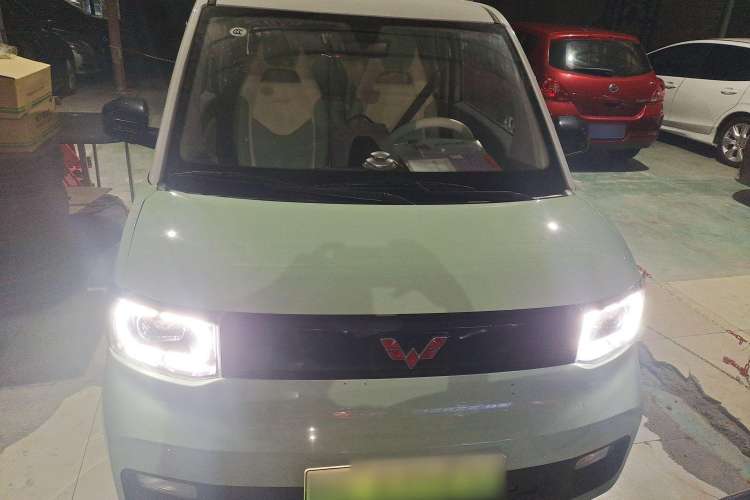Used Wuling Hongguang MINIEV 2021 Macaron Sandwich Model 120 km Lithium Iron Phosphate