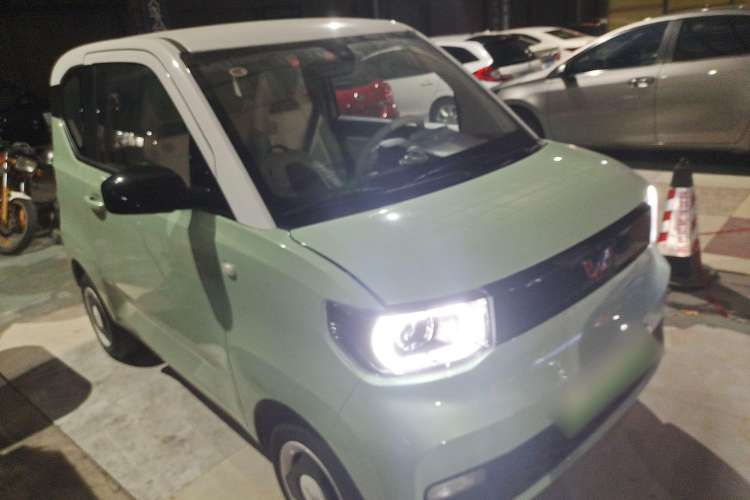 Used Wuling Hongguang MINIEV 2021 Macaron Sandwich Model 120 km Lithium Iron Phosphate