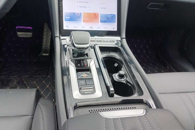 Used Hongqi H6 2023 2.0T Zhiyi Version
