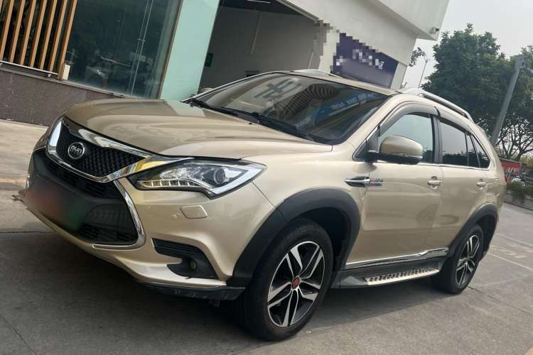 Used BYD Tang New Energy 2015 2.0T Four-Wheel-Drive Flagship Model Front Left 45 Deg