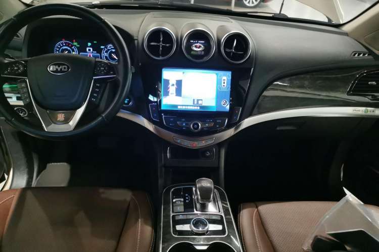 Used BYD Tang New Energy 2015 2.0T Four-Wheel-Drive Flagship Model Center Console
