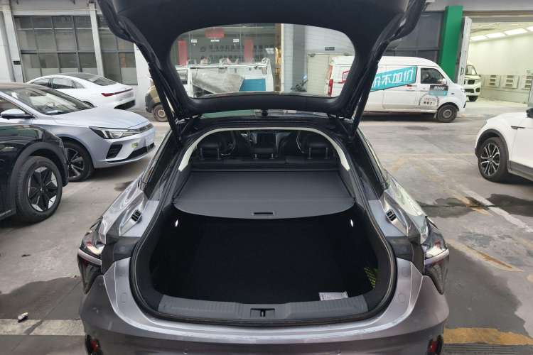 Used Hongqi H6 2023 2.0T Zhiyi Version
