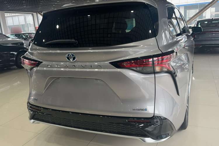 Used Toyota Granvia 2023 2.5L Hybrid Prestige PLUS Edition
