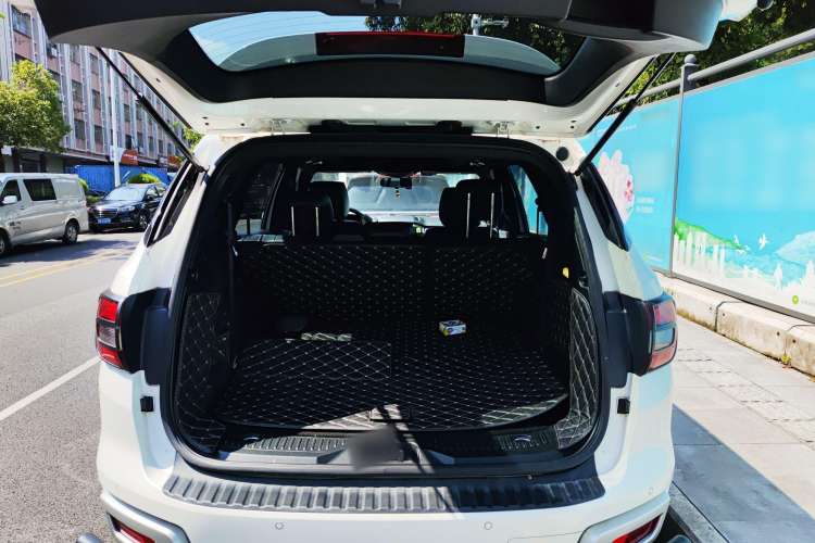 Used Ford Everest 2017 2.0T Gasoline Automatic 4x4 Luxury Edition 7 Seats
