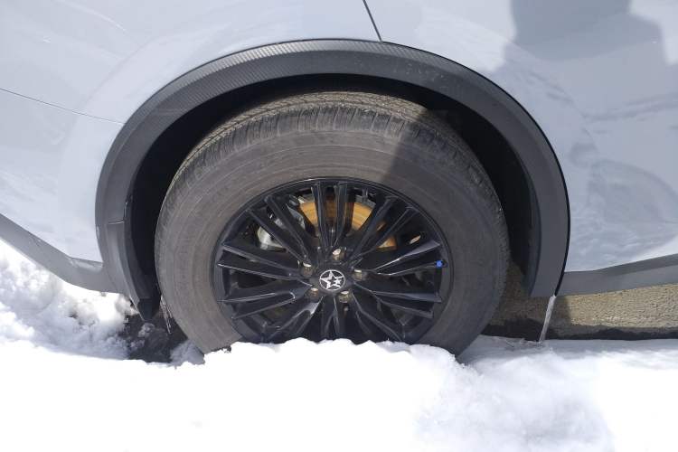 Used Venucia V 2021 260T Idol Edition Right Rear Wheel Hub