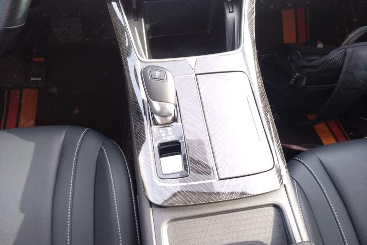 Used Venucia V 2021 260T Idol Edition Gear Lever