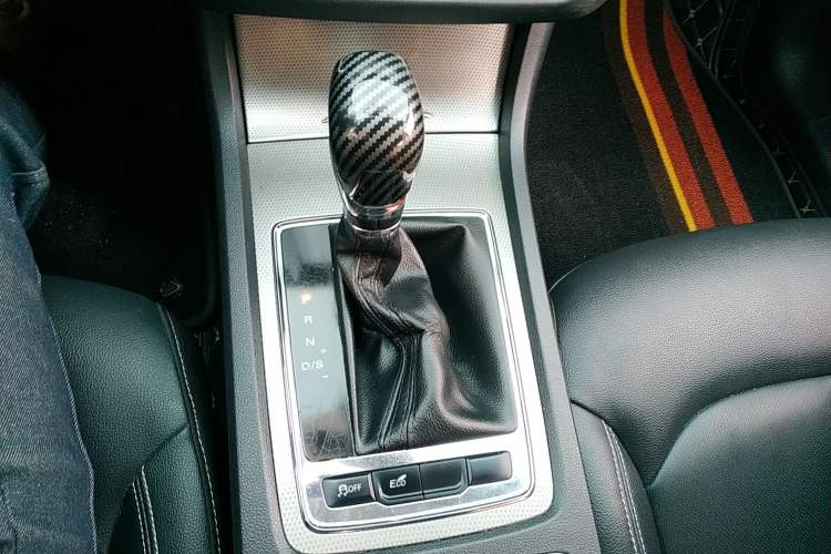 Used Roewe i6 2020 PLUS 1.6L CVT 4G Connected Glory Flagship Edition
