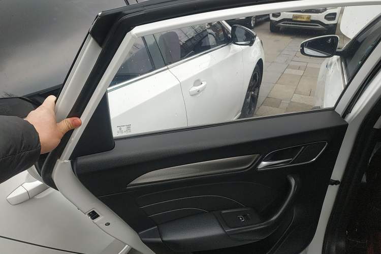 Used Roewe i6 2020 PLUS 1.6L CVT 4G Connected Glory Flagship Edition
