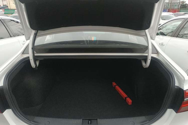 Used Roewe i6 2020 PLUS 1.6L CVT 4G Connected Glory Flagship Edition
