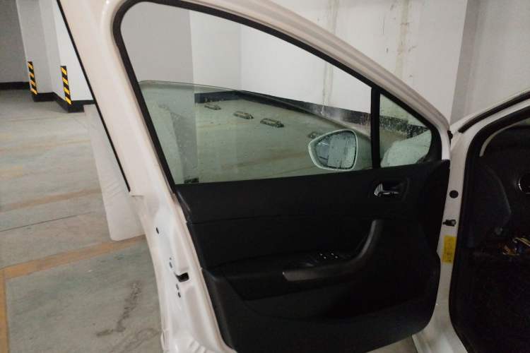 Used Peugeot 408 2013 2.0L Automatic Comfort Edition
