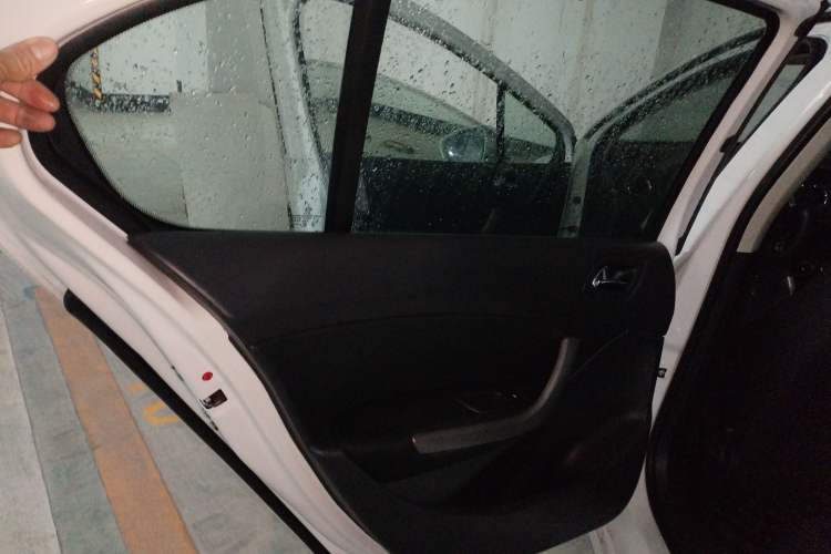 Used Peugeot 408 2013 2.0L Automatic Comfort Edition
