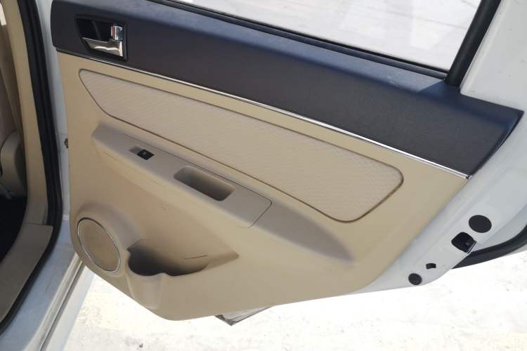 Used BAIC Senova D20 2015 Hatchback 1.5L Manual Lotte Edition
