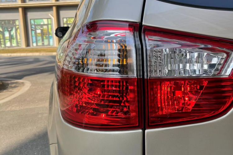Used BYD S6 2014 2.0L Manual Luxury 5-Seater
