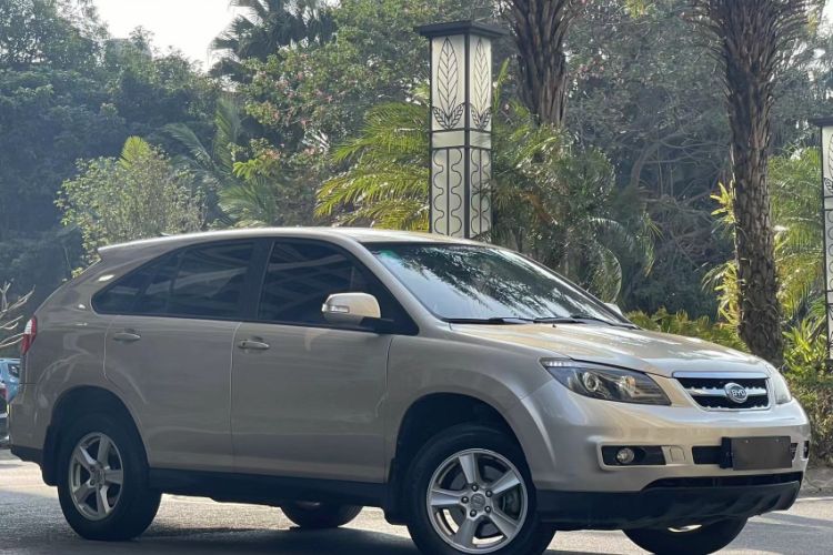 Used BYD S6 2014 2.0L Manual Luxury 5-Seater
