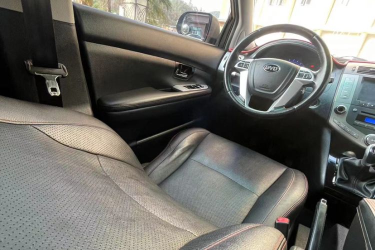 Used BYD S6 2014 2.0L Manual Luxury 5-Seater
