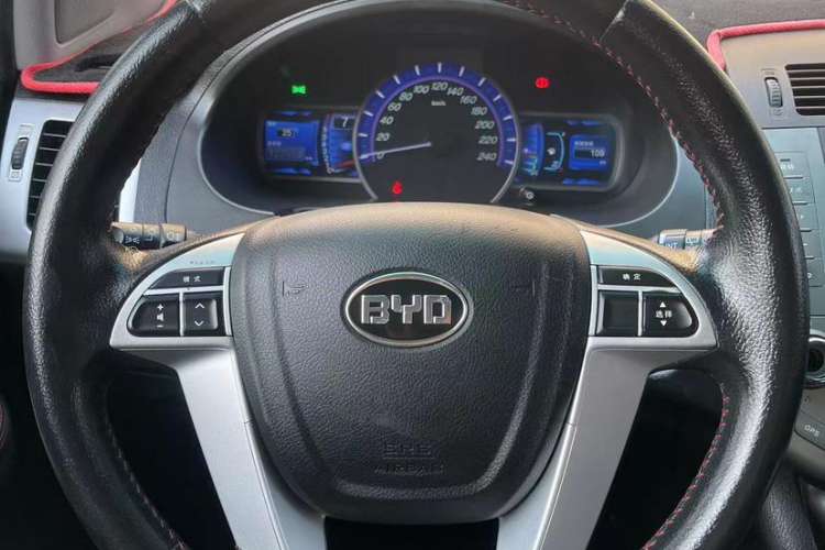 Used BYD S6 2014 2.0L Manual Luxury 5-Seater
