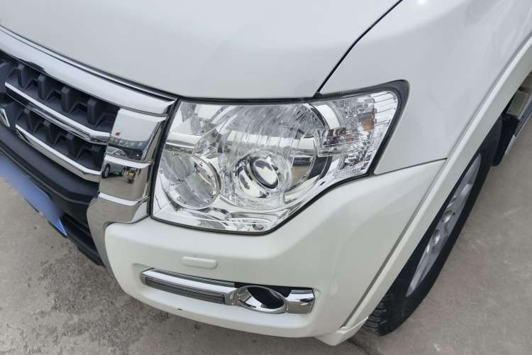 Used Mitsubishi Pajero 2018 3.0L Automatic Standard Edition

