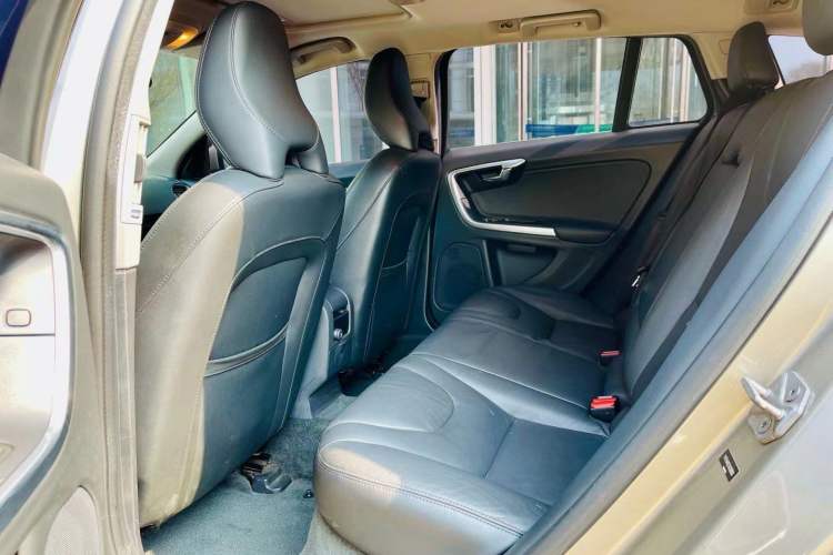 Used Volvo V60 2015 T5 Zhiyi Edition